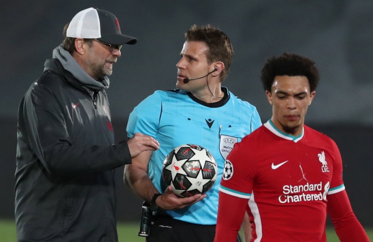 半场战报：汉堡0-1云达不莱梅，斯特奇破门